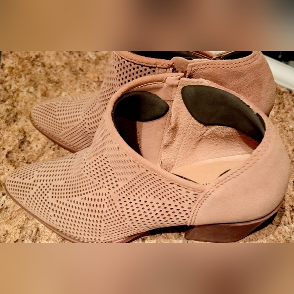 Ladies Lucky Brand Zeshia Ankle Boot 2.9 Inch Heel Size 7.5 Excellent Cond. Tan - Picture 12 of 12